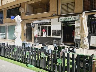 Local Comercial a N/a. El famoso shamrock bar, hermoso por dentro y por fuera
