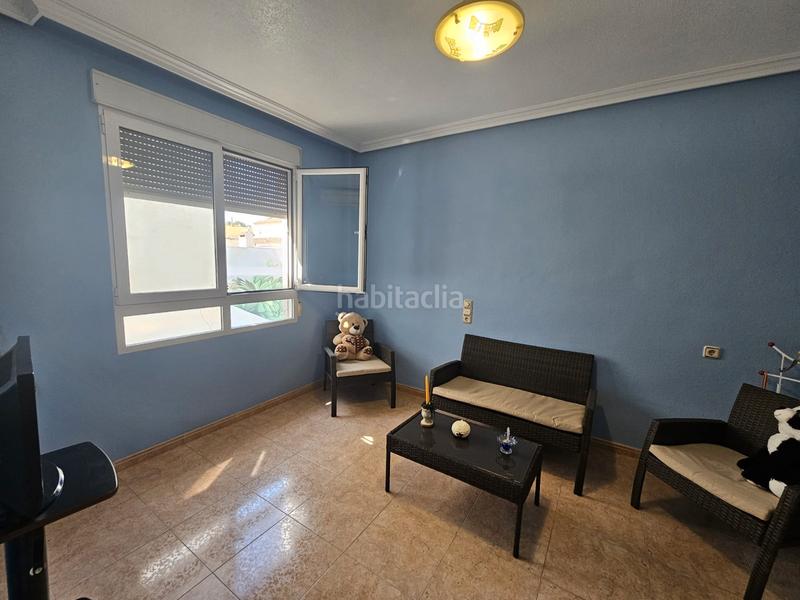 Foto 1c6a175f-6e86-437e-b0c7-ae641a2e2310. Casa adossada a calle la lira 4 a Rojales