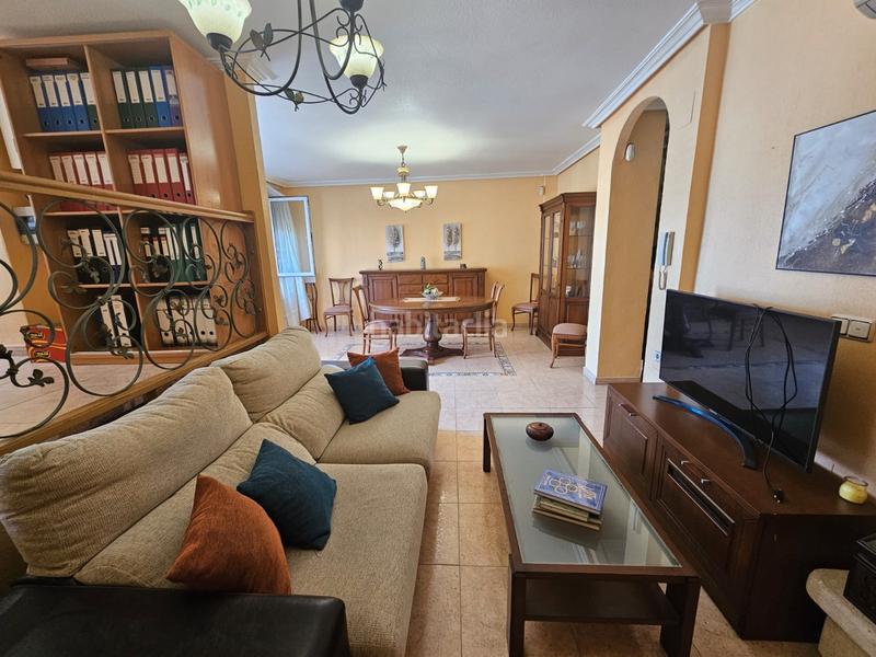 Foto 6365b230-e04c-4b5b-b7b0-d6922ce0d9ed. Casa adossada a calle la lira 4 a Rojales