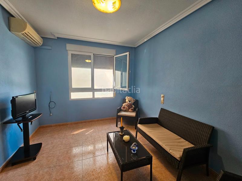 Foto 70df2f13-d192-4ef6-9a5d-eb50b61632a7. Casa adossada a calle la lira 4 a Rojales