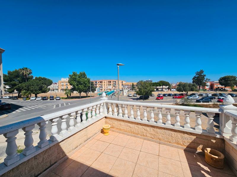 Foto c36f6b5c-d6bb-43d8-a18d-441ed7dea1bb. Casa adossada a calle la lira 4 a Rojales