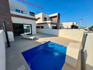 Maison jumelée  Calle manuel de falla 13. Vivienda moderna con piscina privada en daya nueva