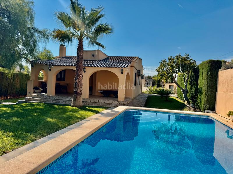 Foto d4343aaa-e524-4861-bfc7-6a3ae1811382. Chalet with parking pool in Pueblo Español-Coveta Fumá Campello (el)