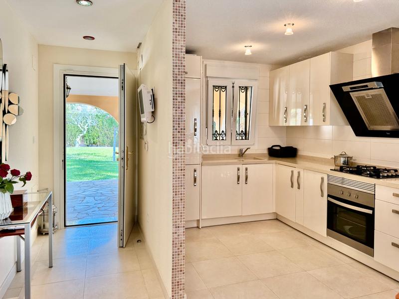 Foto d9fbacfd-2fa0-4bc2-99a9-8b0d32f1100d. Chalet with parking pool in Pueblo Español-Coveta Fumá Campello (el)