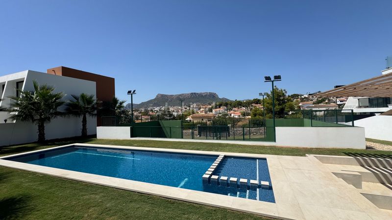 Foto 36365857-67c6-45e2-93a4-e4457058a880. Miete doppelhaus mit parking pool in Marisol Park - Ortembach - Los Almendros Calp