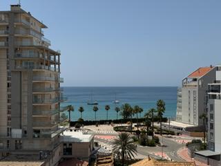 Pis  Avenida juan carlos i. Se vende apartamento luminoso con vistas al mar en calpe