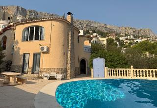 Chalet en Maryvilla. Villa con piscina privada y impresionantes vistas a las montañas