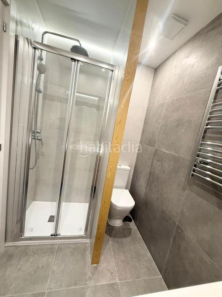 Foto b9aeecb6-7a7b-4ba7-8785-43a7a9299ee0. Rent penthouse with parking in Lista Madrid