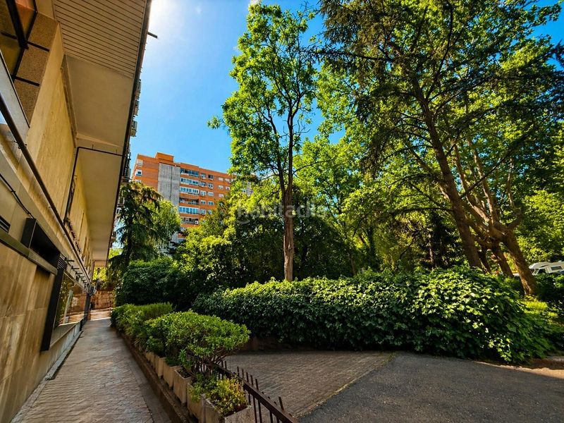 Foto e9d9eac1-889d-4fe5-8516-7d3d04ee0b6a. Pis amb piscina a Colina Madrid