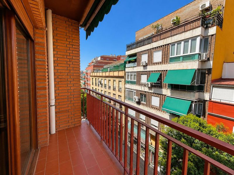 Foto e9ab0e5b-b356-4f34-9833-69bb99d9de8b. Pis a calle antonio toledano 7 a Fuente del Berro Madrid