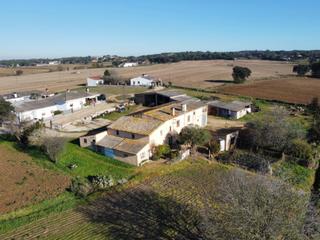 Masía  Carrer turó de malloles. Una encantadora masía en vidreres