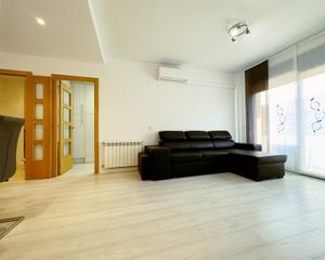 Appartamento  Carrer de l'església. Piso en venta con inquilinos en sils – luminoso, en perfecto est