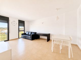 Flat  Carrer de la via. Piso en venta con inquilinos en cassà de la selva – última plant