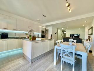 Casa adosada  Carrer bullidors. Moderna casa en domeny