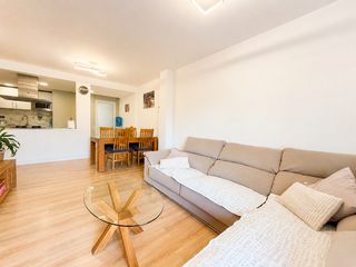 Appartamento  Plaça de l'aneto. Piso reformado de 3 habitaciones con balcón y parking incluido