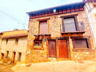Casa aparellada a Calle olmo 8. Casa de piedra