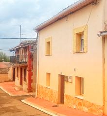 Casa bifamiliare  Calle angosta 31. Casa de pueblo