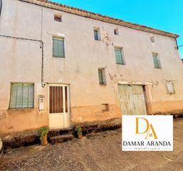 Casa adossada a Calle constitucion 6. Casa de pueblo