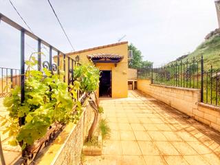 Casa a Carretera aranda de duero 30. Bodega con merendero