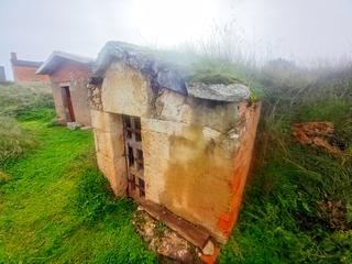 Masia a Calle arias de miranda 53. Bodega subterránea