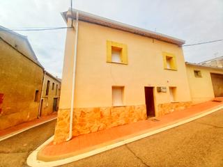 Casa aparellada a Calle angosta 31. Casa de pueblo
