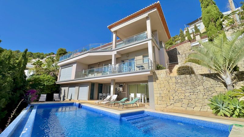 Foto f8e0c8cb-0b97-44da-a6ba-91f78aacca9a. Casa amb calefacció aparcament piscina a Puerto Xàbia