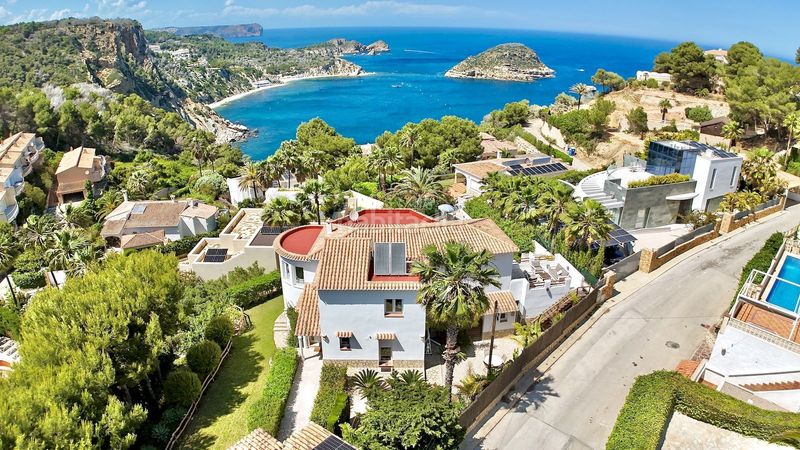Foto b8a2ff2e-dcad-4a12-ab2d-a504451f4225. Casa amb calefacció aparcament piscina a Portichol-Balcón al Mar Xàbia