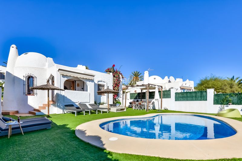 Foto c7854eae-2064-4c48-bb94-8acf8df25dd7. Chalet con riscaldamento parcheggio piscina in Cometa Calp