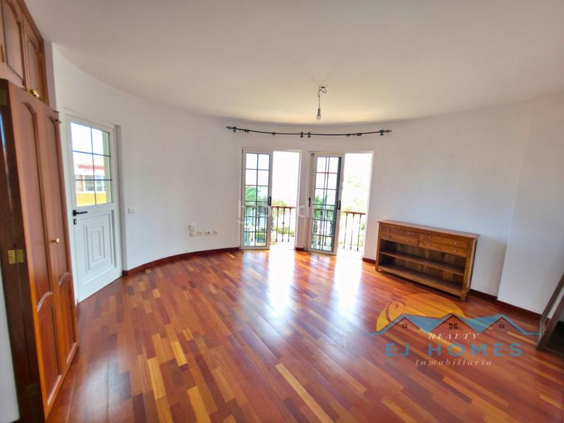 Foto 4fe3eb7a-1187-4b51-8a6f-91740d00a170. Casa pareada  en venta en centro de el sauzal en Sauzal (El)