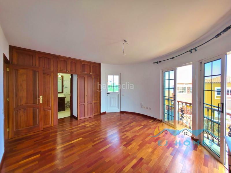 Foto 5753facf-3099-4502-bb77-d6d1cc4ed4f6. Casa pareada  en venta en centro de el sauzal en Sauzal (El)