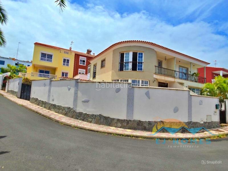 Foto b3dd6812-d48a-41fa-aa27-9cc0378a4f69. Casa pareada  en venta en centro de el sauzal en Sauzal (El)