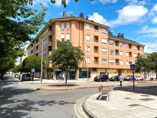 Appartement à Avenida la martina 18. Venta de piso en flores del sil