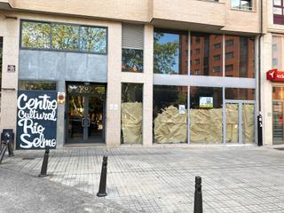 Local commercial à Calle río selmo 12. Venta local comercial zona centro