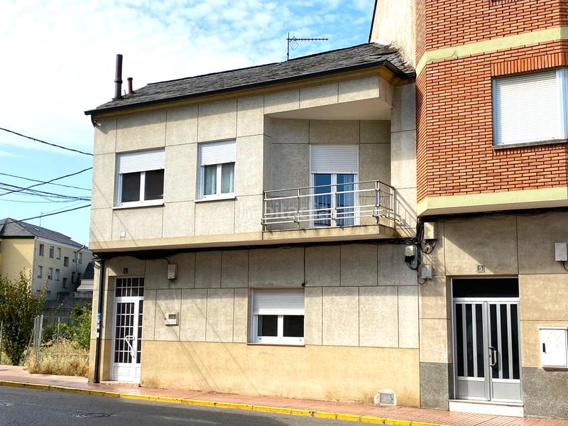 Foto 5f2b35f4-3690-4e13-8932-c7a87d617980. Chalet in plaza de la escuela 6 in Cacabelos