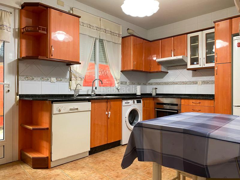 Foto 9f6d4eb7-aed0-4874-a252-5519f3a501dd. Chalet in plaza de la escuela 6 in Cacabelos