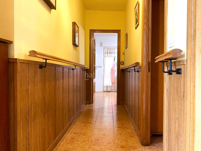 Foto c05b0474-9401-41b4-b0b0-e5b40145f727. Chalet in plaza de la escuela 6 in Cacabelos