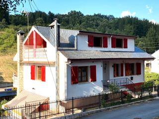 Chalet à Calle la parra 41. Vivienda unifamiliar  vega de espinareda
