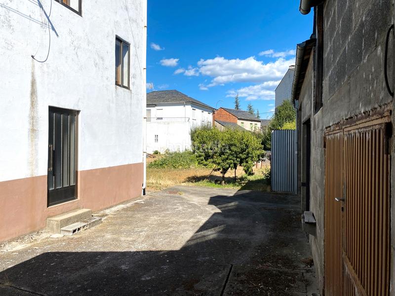 Foto 9f7f55c5-9976-4a45-a361-b7a05b57c53f. Casa in avenida camino de santiago 199 in Camponaraya