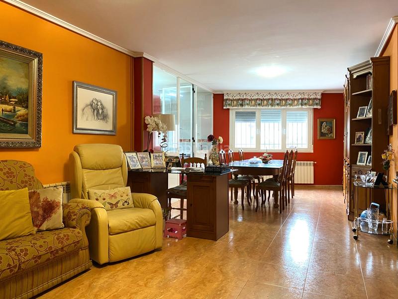 Foto 00d78937-218c-453e-a7e3-f3730e2bd45f. Xalet a avenida san roque 91 a Carracedelo