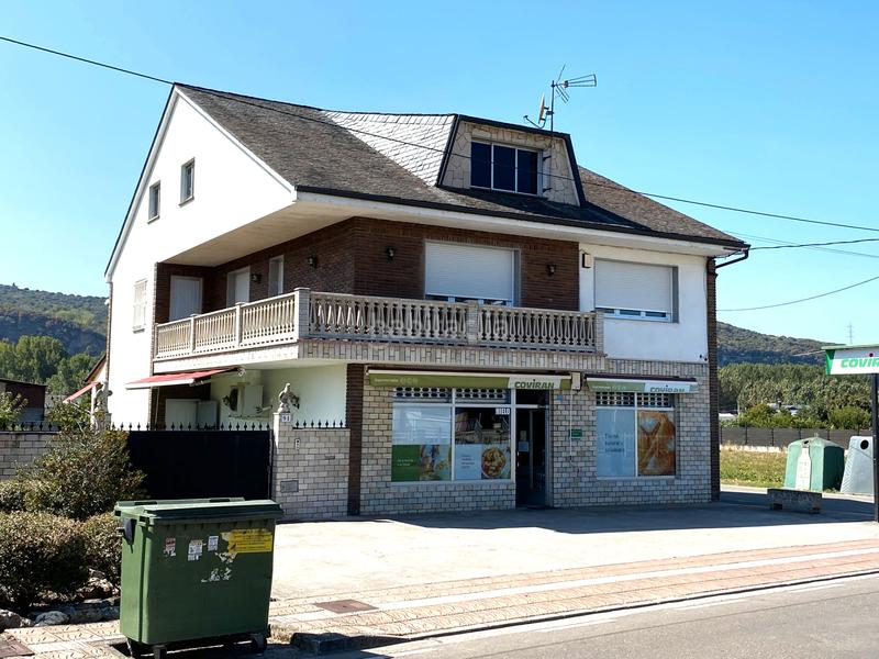 Foto 751d0957-2292-4096-a51a-f009add44279. Xalet a avenida san roque 91 a Carracedelo