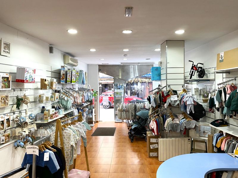 Foto c3f98f03-de23-4ede-87fc-515e758eb166. Local comercial a calle real 5 a Centro Ponferrada