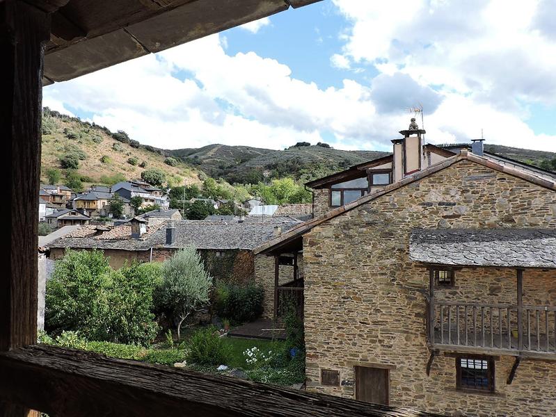 Foto c03bf6aa-1b40-463a-8b69-d98dd7ab32d6. Casa bifamiliare in calle vb 7 in Área Rural Sur Ponferrada