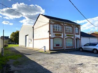 Local commercial à Le-711 137. Local-nave en venta