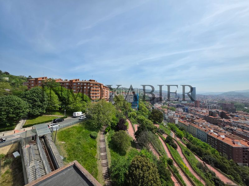 Foto d9d90d6a-86ae-44e1-b136-3995bd754da0. Pis amb calefacció aparcament piscina a San Pedro de Deusto - La Ribera Bilbao