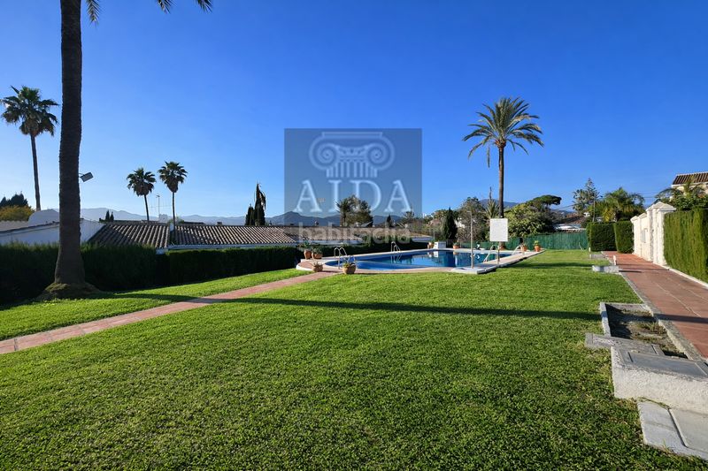Foto 7e84ac8c-9710-4941-b327-a76ef3eb1e75. Casa con parcheggio piscina in San Pedro de Alcántara Pueblo Marbella