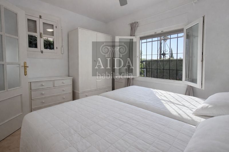 Foto d80a8453-df51-41bb-a19d-0aa195dc576f. Casa con parcheggio piscina in San Pedro de Alcántara Pueblo Marbella