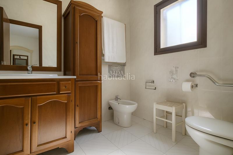 Foto ff1c6e64-52a8-48e3-8555-ee8177626a1c. Chalet con parcheggio piscina in El Velerín Estepona
