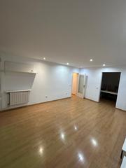 Piso  De puigcerdà. Estupendo y amplio piso a 5 minutos de mercat central