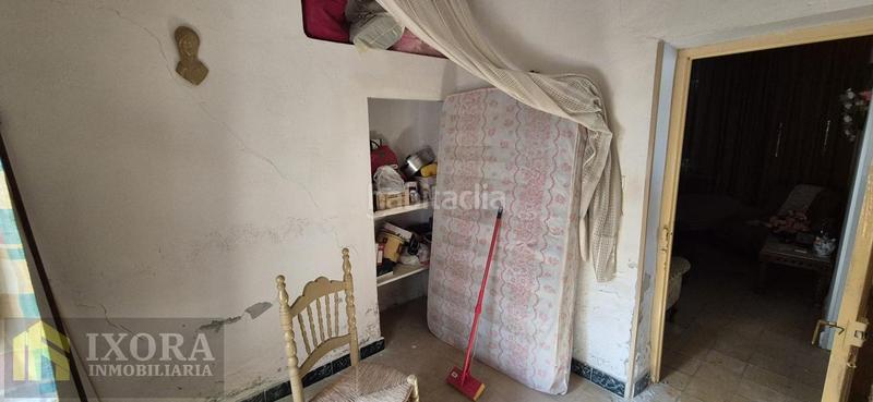 Foto ec2dec6d-b98c-41b2-96fc-759cfd720ef0. Casa  para reformar en el barrio de villalonga en Linares