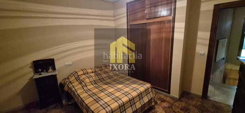 Foto d8c9ee2d-9e71-4b62-81f8-3b66ebda3b96. House with parking in Zona Hospital Linares